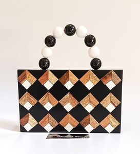 Bolso de mano con asa de perlas de resina y cadena dorada para el hombro, ideal para bodas, bailes de graduación y banquetes, con textura de madera. - Product Image 3