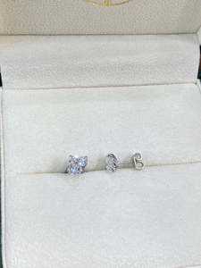 Boucles d'oreilles de luxe en or blanc 10K 14K 18K avec diamant solitaire en forme de cœur de 3 carats certifié IGI pour femme - Product Image 6