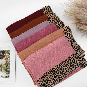 Nouveau Foulard Plissé Imprimé Léopard Hijab Islamique Uni Crêpé Foulard Femme Musulmane Bandana - Product Image 3