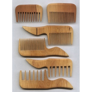 Peine para el Cabello de Madera de Neem Hecho a Mano de Primera Calidad, Artesanía en Madera - Producto de Bambú y Madera - Product Image 1