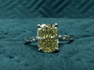 Bague de fiançailles solitaire en platine PT950 avec diamant jaune fantaisie de 2,07 carats cultivé en laboratoire pour femme - Product Image 1