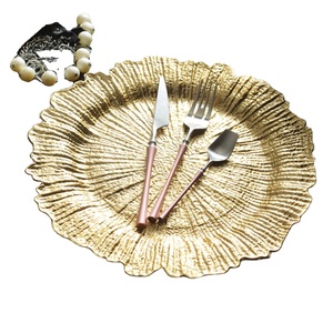 Assiette de chargeur décorative de table Petite assiette utilisée Assiette de chargeur en or unique à manger pour servir des portions individuelles - Product Image 1