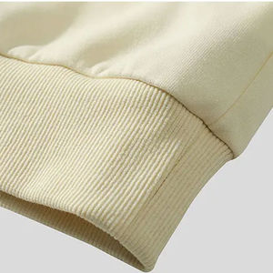 Sudadera Bordada para Hombre de Alta Demanda con Diseño Desgastado, Logotipo Personalizado, Estampado Sólido, Impermeable y Cortavientos de Forro Polar - Product Image 4