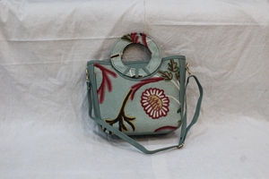 Bolso tote de algodón con bordado floral estilo Ari de Cachemira, con borlas, cierre de cremallera, estilo hobo, para uso diario de mujer. - Product Image 6
