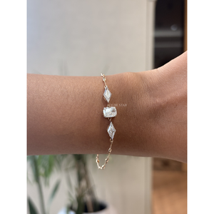 Bracelet élégant en or massif avec trois pierres en diamant de laboratoire de forme losange, 3,06 carats VVS VS EF, bijoux fins pour femmes - Product Image 1