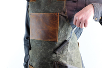 Tablier en toile personnalisé avec logo pour bar à expresso, bretelles croisées en cuir, uniforme professionnel anti-salissures pour barista et ouvrier de bar