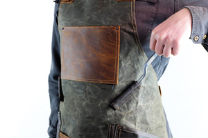 Tablier en toile personnalisé avec logo pour bar à expresso, bretelles croisées en cuir, uniforme professionnel anti-salissures pour barista et ouvrier de bar - Product Image 2