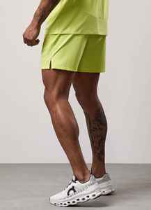 Shorts de sport pour homme en polyester tissé, vert lime uni, séchage rapide, avec poches, taille élastique, longueur mi-cuisse - Product Image 6