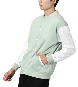 เสื้อแจ็คเก็ตเบสบอลบุขนแกะแบบกลับด้านได้สำหรับผู้ชาย ปักลายปักตัวอักษร  เสื้อคลุมมีฮู้ดสำหรับฤดูหนาว เหมาะสำหรับกิจกรรมกลางแจ้ง  ทำจากผ้าวัสดุคุณภาพ - Product Image 3