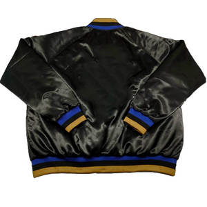 Chaqueta Varsity Negra de Satén para Hombre, Corte Regular, Cuello Alto, Detalles en Azul y Dorado, Cierre con Botones Forrados, Casual, Transpirable, Bordada - Product Image 1
