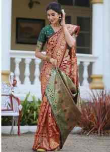 Sari de Seda Banarasi de Primera Calidad con Diseño Tejido a Mano para Ocasiones Especiales y Ceremonias Disponible para la Venta - Product Image 3