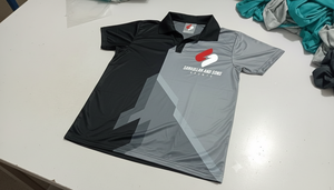 เสื้อถักโพลีเอสเตอร์แบบสั่งทำพิเศษสำหรับผู้ชาย น้ำหนักเบา ระบายอากาศได้ดี แขนสั้น สวมใส่สบายๆ สำหรับเล่นกีฬากอล์ฟ ปักลาย - Product Image 3