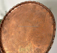 Plateau en cuivre gravé vintage de taille personnalisée avec bord festonné Plateau de service Boho unique pour la décoration intérieure pour le service des aliments
