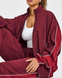 Ensemble coupe-vent imperméable personnalisé pour femme – Veste à capuche ample et pantalon de jogging à épaules tombantes – Tenue de sport d'extérieur - Product Image 6