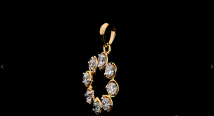 Colgante de Diamante Cultivado en Laboratorio con Halo Floral Redondo en Oro Amarillo |   Joyería Elegante para Novias y para Uso Diario - Product Image 3