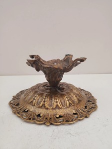 Cuenco decorativo estilo real de metal dorado, perfecto para uso diario, exhibición de frutas en la mesa y para cestas de regalo. Hecho a mano en India. - Product Image 3