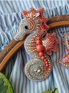 Broche de Lujo Hecho a Mano con Bordado y Cuentas, Pin de Diseño para Vestidos, Abrigos, Chales y Accesorios de Moda - Product Image 6