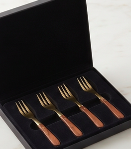 Ensemble de fourchettes à steak en laiton avec manches en bois, design minimaliste, compatibles lave-vaisselle, pour les tables de mariage - Product Image 6