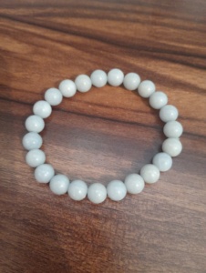 Bracelet en perles imitation perle classique SM-24 d'Amaira Jewels, unisexe, forme de boule, style vintage, couleur blanche, bijoux de mode pour mariage - Product Image 1