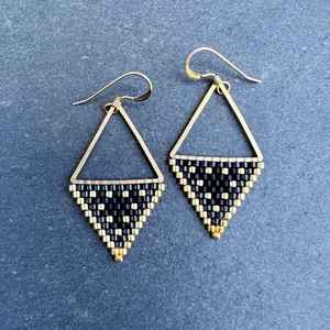 Modernos Pendientes de Cuentas de Vidrio y Resina con Diseño Turquesa y Flecos en Cascada, Joyería Única para Regalo - Product Image 6