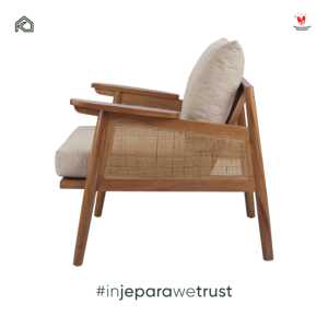 Fauteuil en bois de style mid-century modern avec panneaux en rotin et coussin rembourré, fauteuil de salon fabriqué à la main en Indonésie - Product Image 3