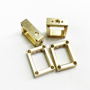 Fixations en laiton personnalisées pour l'industrie automobile, usinage CNC, accessoires de tournage et de fraisage - Product Image 1