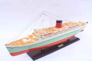 Modèle de paquebot en bois RMS Caronia fait main - Réplique historique à l'échelle du navire de croisière Cunard pour la décoration de la maison ou du bureau - Product Image 6