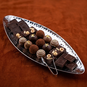 Luxury Boat Shaped Hammered Metal Chocolate Platter <b>Tray</b> With <b>Mirror</b> Polished Finish, Perfect For Hotels And Home Decoration - Product Image 6