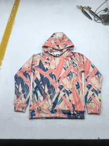 Ensemble de survêtement d'hiver personnalisé en coton et polyester, imprimé hawaïen, avec sweat à capuche et short à cordon de serrage - Product Image 2