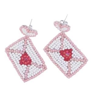 Pendientes de botón clásicos unisex de cristal hechos a mano en colores blanco y rosa, novedades para profesores, ideales para bodas. - Product Image 1