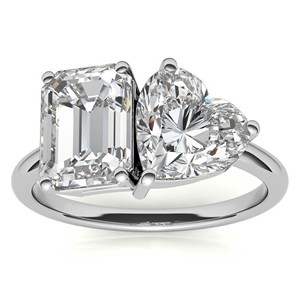 Anillo de compromiso de lujo con dos piedras de moissanita con corte esmeralda y corte corazón, en oro blanco macizo de 10K, estilo Toi et Moi, para mujer. - Product Image 1