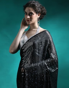 Sari KV negro de diseño elegante con lentejuelas y blusa sin coser - Product Image 1