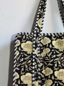 Sac fourre-tout élégant en coton noir et jaune brodé de fleurs, design à panneaux, ouverture supérieure, sac de shopping toutes saisons - Product Image 4