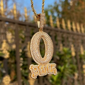 Collier Pendentif Lettres Hip Hop Iced Out Entièrement Sertie de Diamants 'O BLOCK' Plaqué Or et Argent pour Hommes et Femmes - Product Image 2