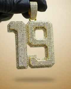 Colgante Personalizado con Letra y Número, Plata de Ley 925, Chapado en Oro de 18K, Moissanita VVS, Dije de Lujo Estilo Hip Hop, Diamante Dvars - Product Image 4