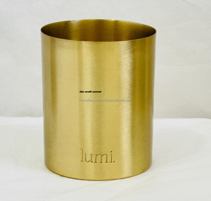 Venta al por mayor, tarros vacíos de latón para velas, velas redondas de metal para velas de cera de soja, cantidad a granel de metal con grabado personalizado - Product Image 1