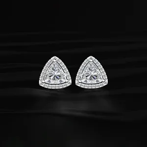 Boucles d'oreilles clous pavées de diamants taille Trillion avec halo de diamants certifiés IGI – Bijoux en diamant faciles à porter pour femme - Product Image 1