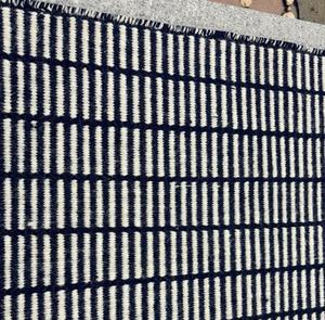 Tapis en laine tissé à la main avec des rayures noires et ivoire |   Tapis en laine tissé plat minimaliste moderne pour la décoration du salon et de la chambre - Product Image 6