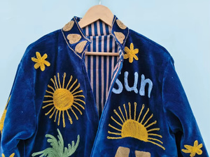 Chaqueta Bomber de Terciopelo con Bordado Suzani de MONIT MARKETING, Diseño Floral, Hecha a Mano, Estilo Bohemio Vintage, Reversible, Étnica - Product Image 2