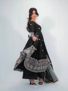 Ensemble de robe en soie Fandy à deux tons de qualité supérieure, brodée avec des paillettes, pantalon palazzo et dupatta en dentelle perlée - Product Image 5
