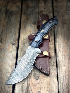 Couteau de chasse Tracker à pointe droite en acier Damas à motif personnalisé, fait main, à lame fixe, pour bushcraft, camping et survie, avec étui en cuir - Product Image 3