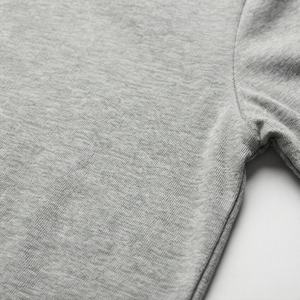 T-shirt à manches longues et col rond pour femme, couleur personnalisée, coton biologique de luxe, prélavé, certifié GOTS, coupe douce et premium - Product Image 5