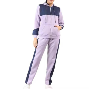 Ensemble de survêtement décontracté personnalisé avec logo OEM, sweat à capuche court et pantalon de jogging pour femme, ensemble deux pièces de qualité économique - Product Image 3