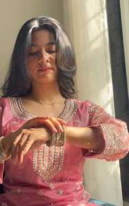 Ensemble Kurti Plazzo Dupatta en soie Gmy pure de qualité supérieure, brodé et orné de perles Moti - Product Image 3