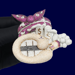 Colgante de Lujo con Diseño de Bolsa de Dinero y Diamantes de Moissanita, Estilo Hip Hop, con Bandana Verde y Símbolo de Dólar - Product Image 6