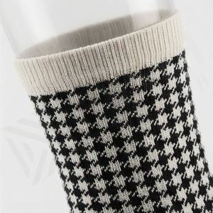 Calcetines Deportivos Unisex Casuales, Atléticos, de Corte Bajo, Invisibles, Suaves, de Bambú, Resistentes al Olor, Transpirables, con Color Personalizado - Product Image 4