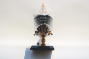 Maquette du navire S.S. NORMANDIE, modèle en bois sculpté à la main de haute qualité, pièce d'art de collection sur le thème de l'océan, à poser, pour la maison - Product Image 2
