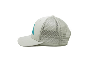 Gorra Trucker de Malla Cómoda con Logotipo Azul Bordado Ajustable, de 6 Paneles, para las Cuatro Estaciones, Accesorio Hecho en Fábrica en Vietnam - Product Image 4