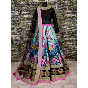 Jupe Lehenga multicolore à imprimé floral éblouissant avec chemisier en velours - Product Image 6
