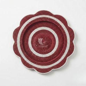 Plato Decorativo de Bambú Rojo y Blanco con Forma de Flor Hecho a Mano para Decoración Navideña - Product Image 2